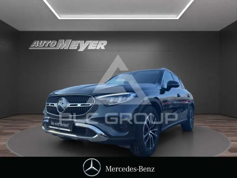 2025 Mercedes Benz GLC 220