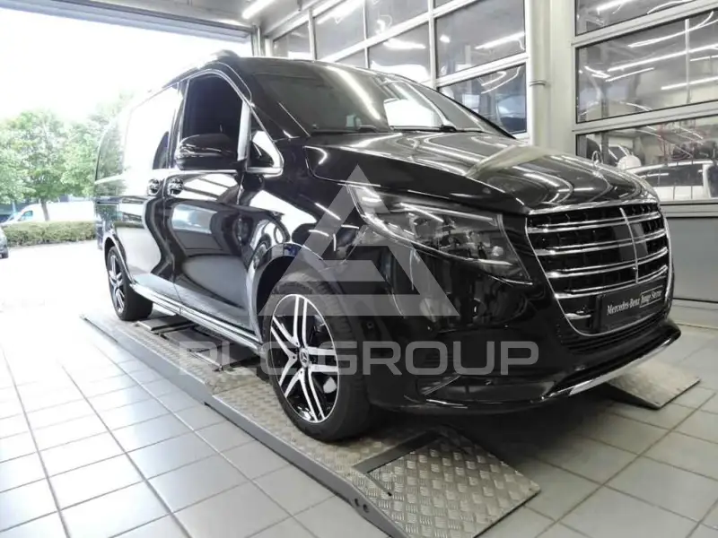 2025 Mercedes Benz V 300