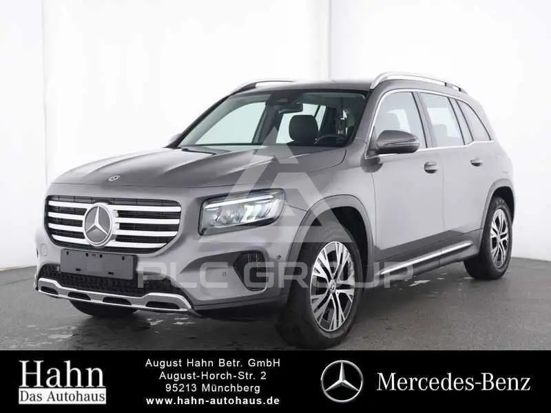 2025 Mercedes Benz GLB 220