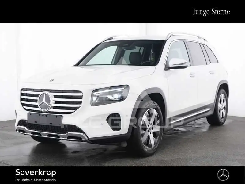2025 Mercedes Benz GLB 220