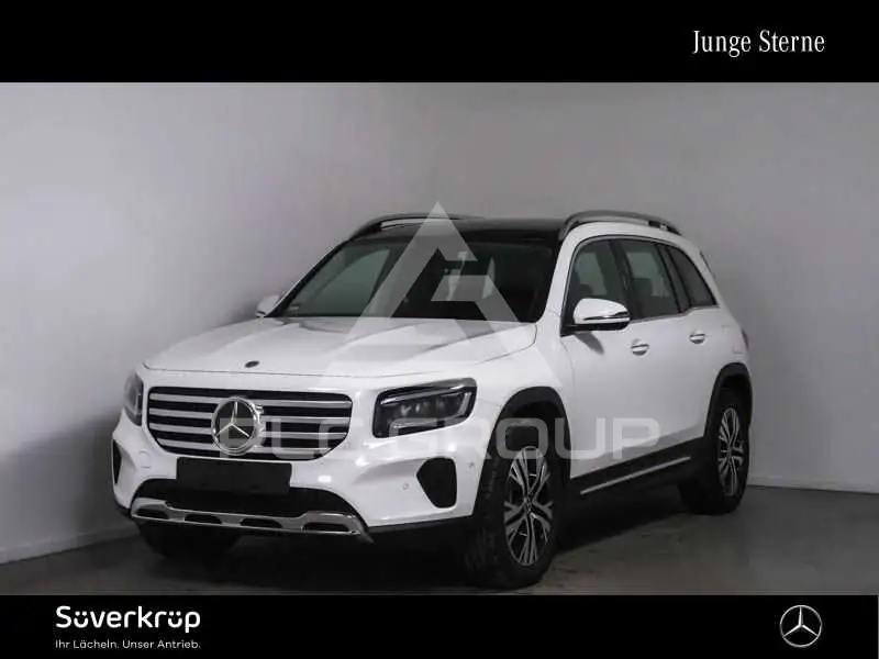 2025 Mercedes Benz GLB 220