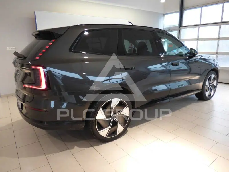 2025 Volvo EX 90