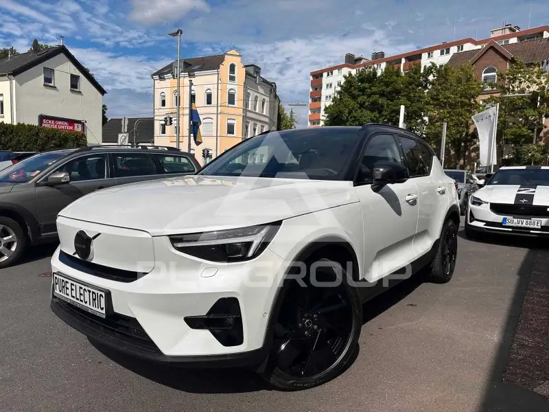 2025 Volvo EX 40