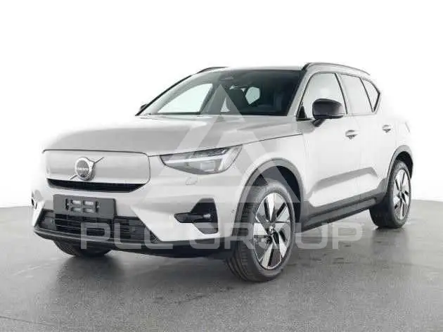 2025 Volvo EX 40