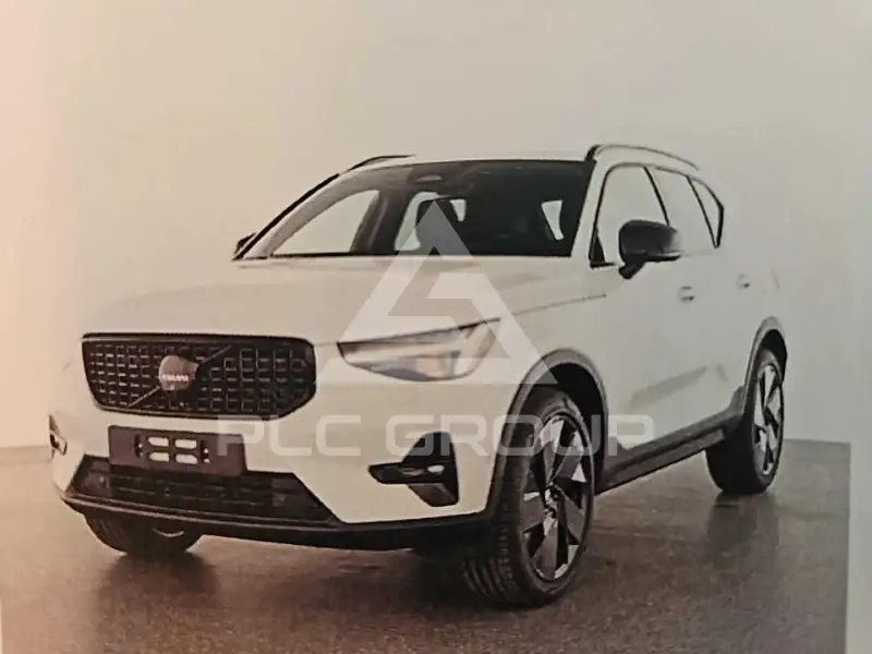 2025 Volvo XC40
