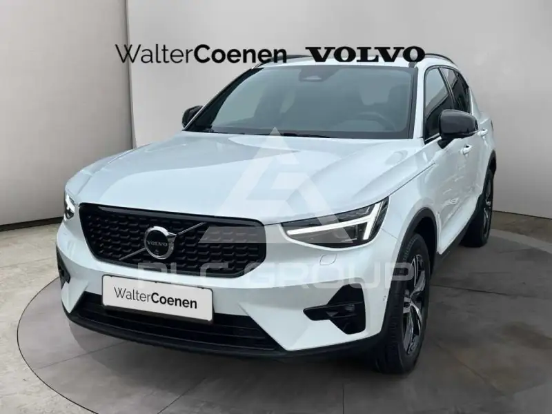 2025 Volvo XC40