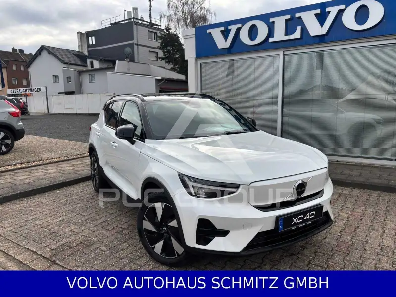 2025 Volvo XC40