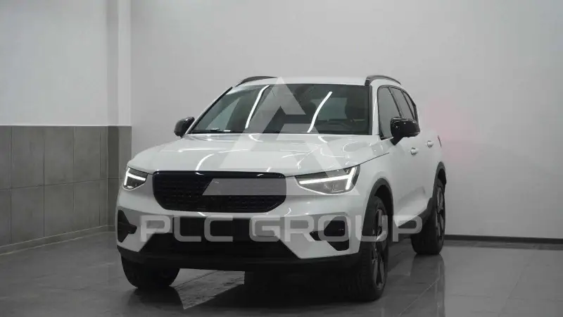 2025 Volvo XC40