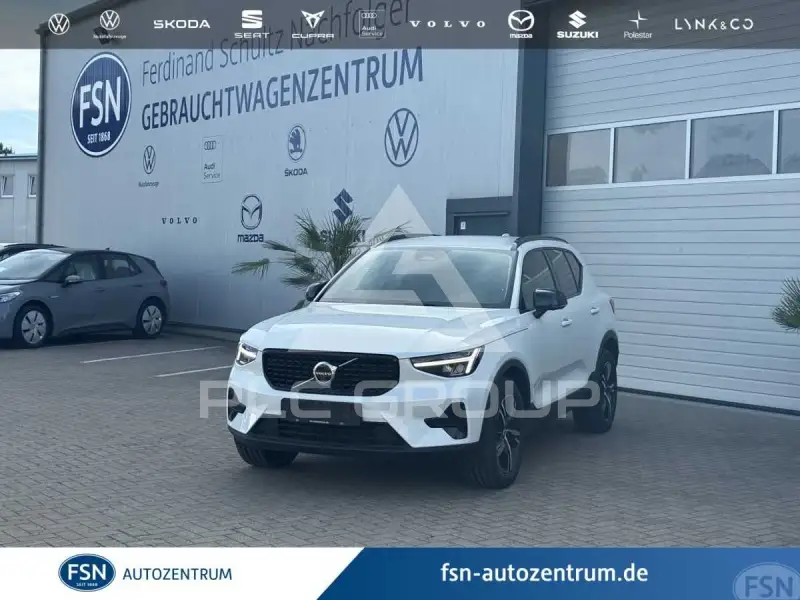 2025 Volvo XC40
