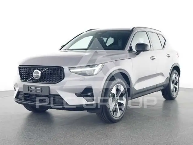 2025 Volvo XC40