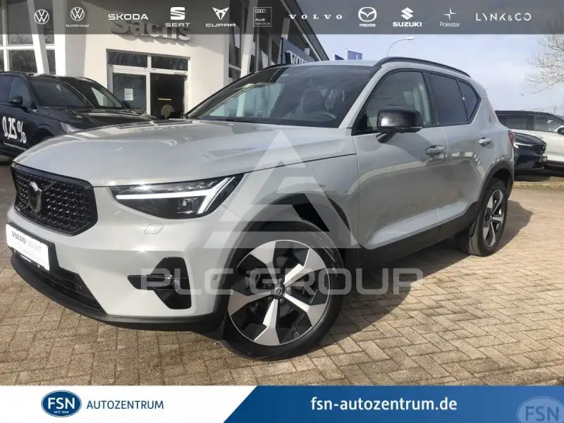 2025 Volvo XC40