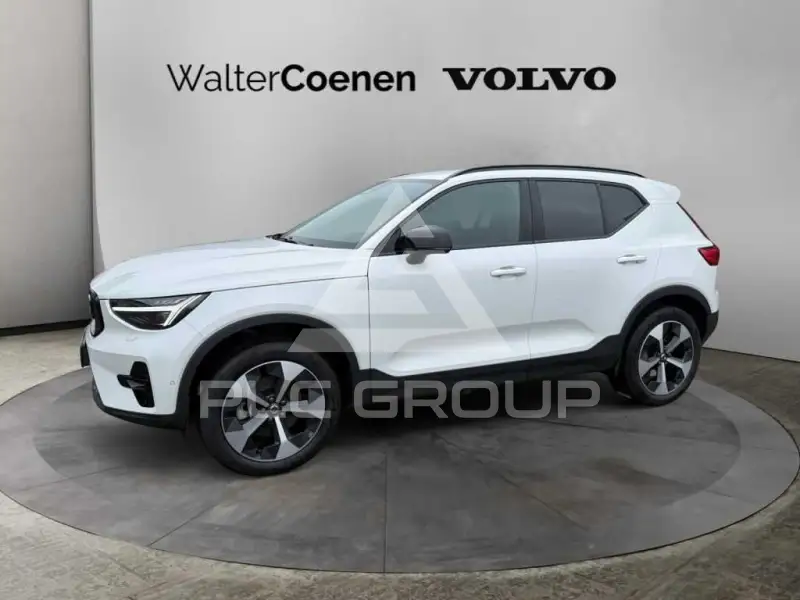 2025 Volvo XC40