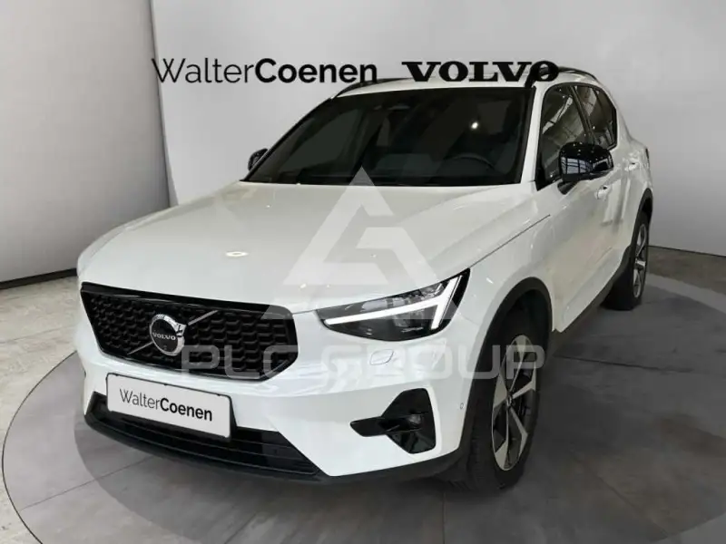 2025 Volvo XC40