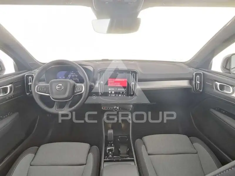 2025 Volvo XC40