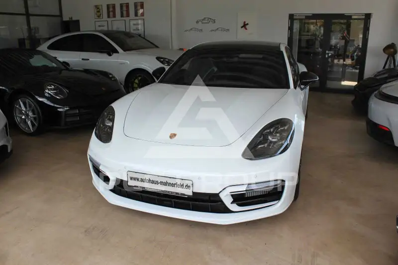 2026 Porsche Panamera