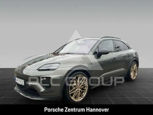 2025 Porsche MACAN