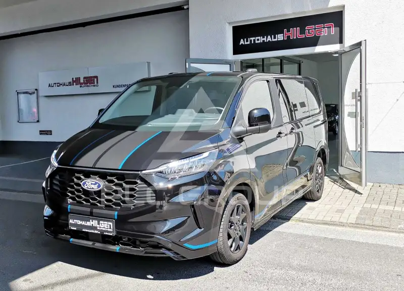 2025 Ford Tourneo