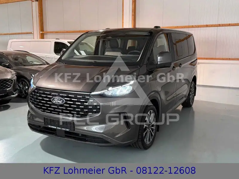 2025 Ford Tourneo