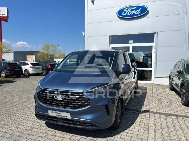 2025 Ford Tourneo