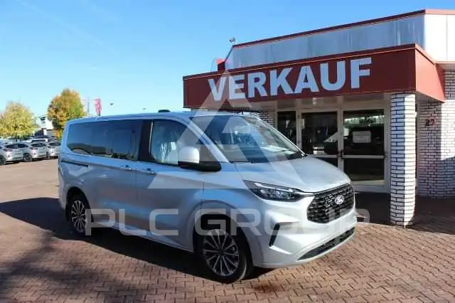 2025 Ford Tourneo