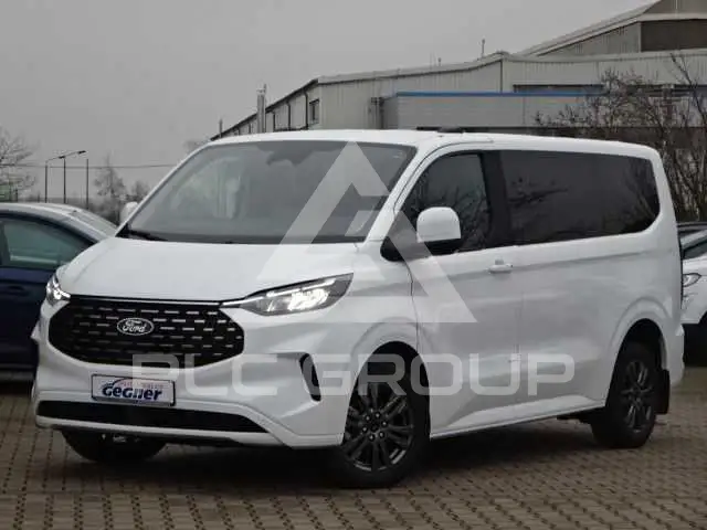 2025 Ford Tourneo