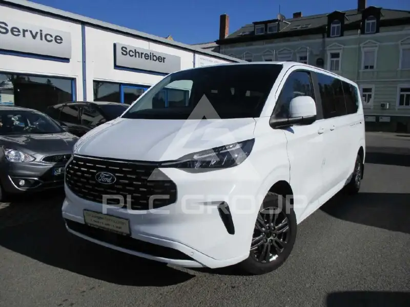 2025 Ford Tourneo