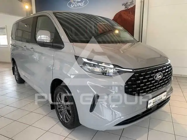 2025 Ford Tourneo