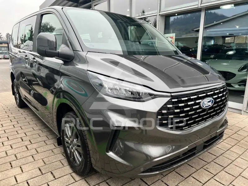 2025 Ford Tourneo