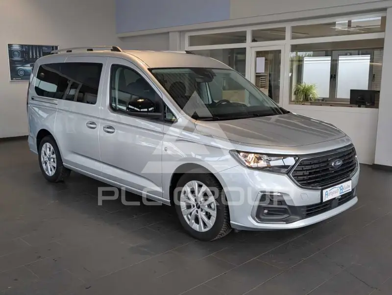 2025 Ford Tourneo