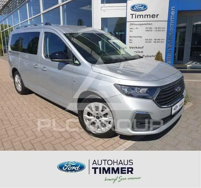 2025 Ford Tourneo