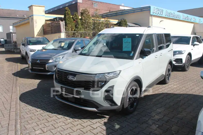 2025 Ford Tourneo