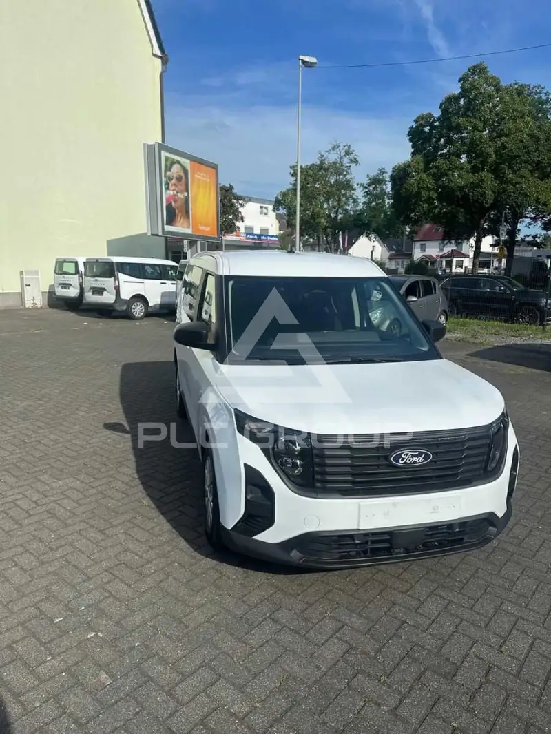 2025 Ford Tourneo