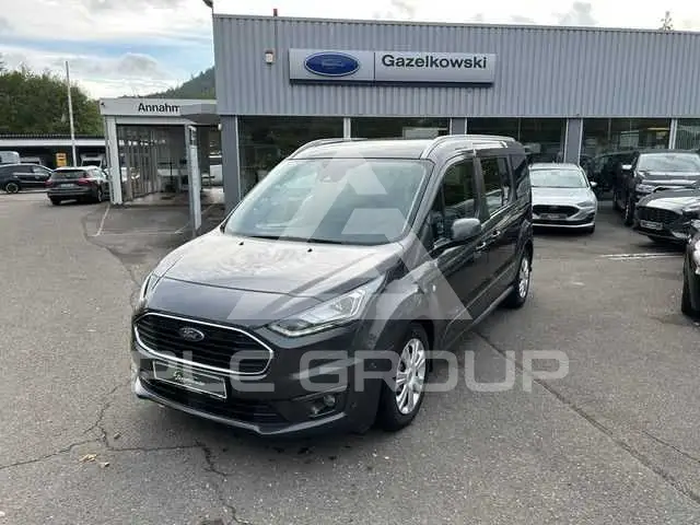 2025 Ford Tourneo