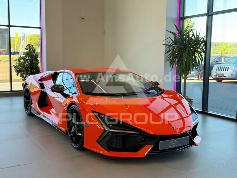 2025 Lamborghini Revuelto