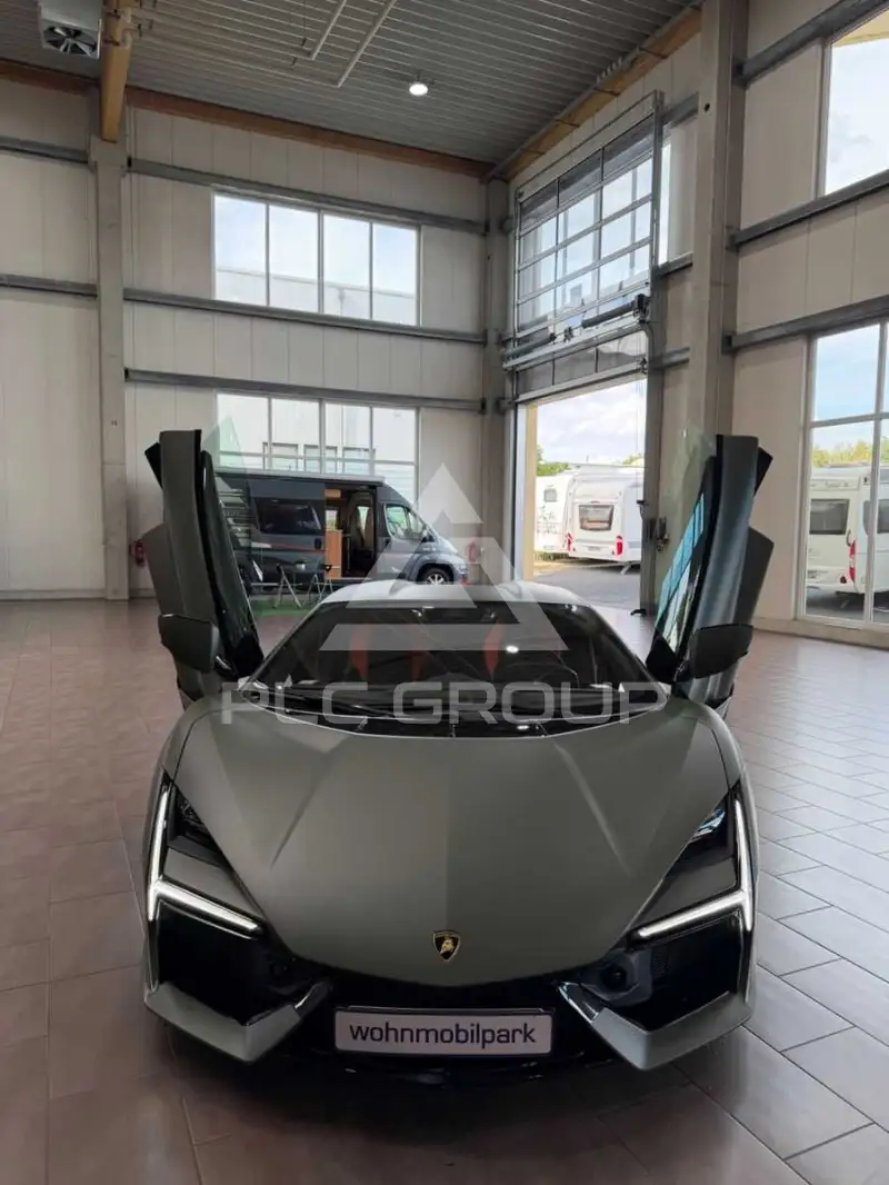 2025 Lamborghini Revuelto