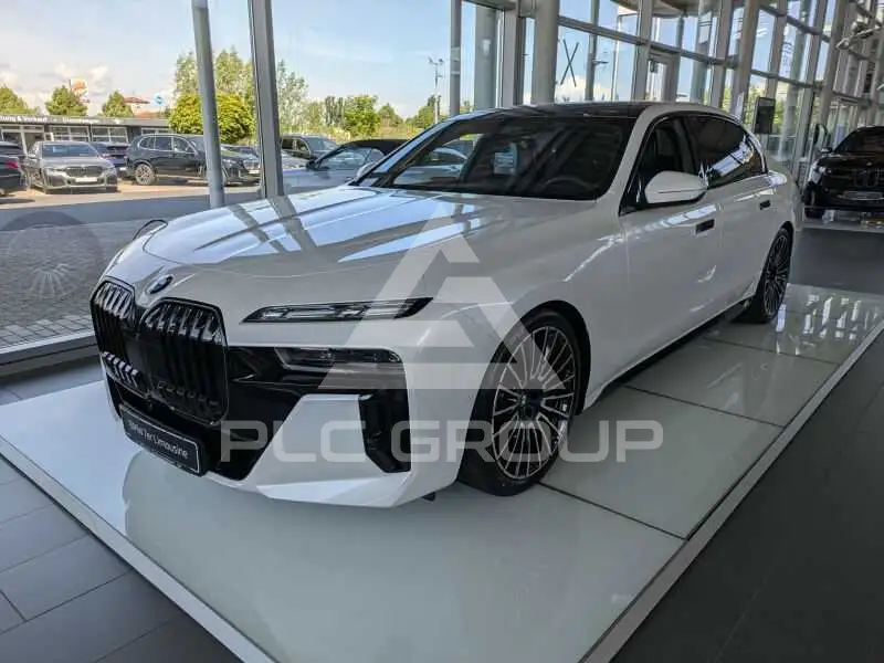 2026 BMW 740