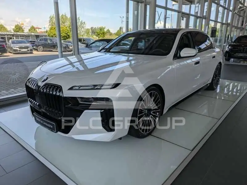 2026 BMW 740