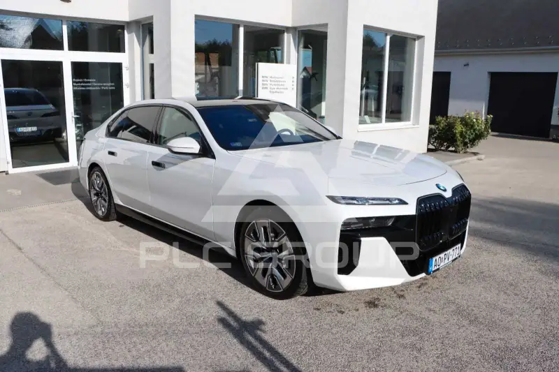 2026 BMW 740