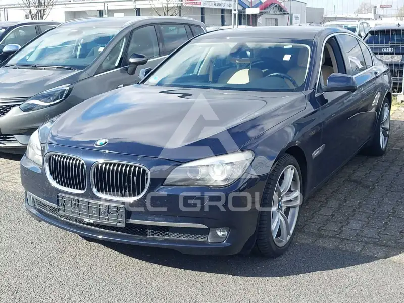 2016 BMW 740