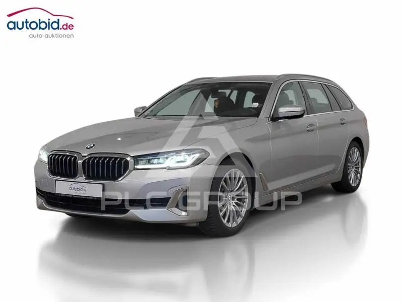 2021 BMW 520