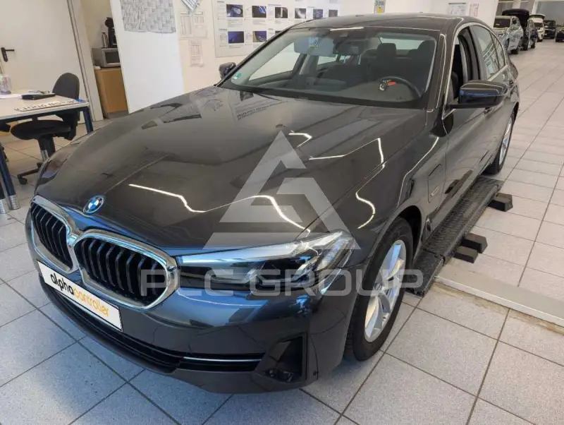 2022 BMW 530