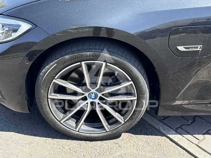 2022 BMW 320