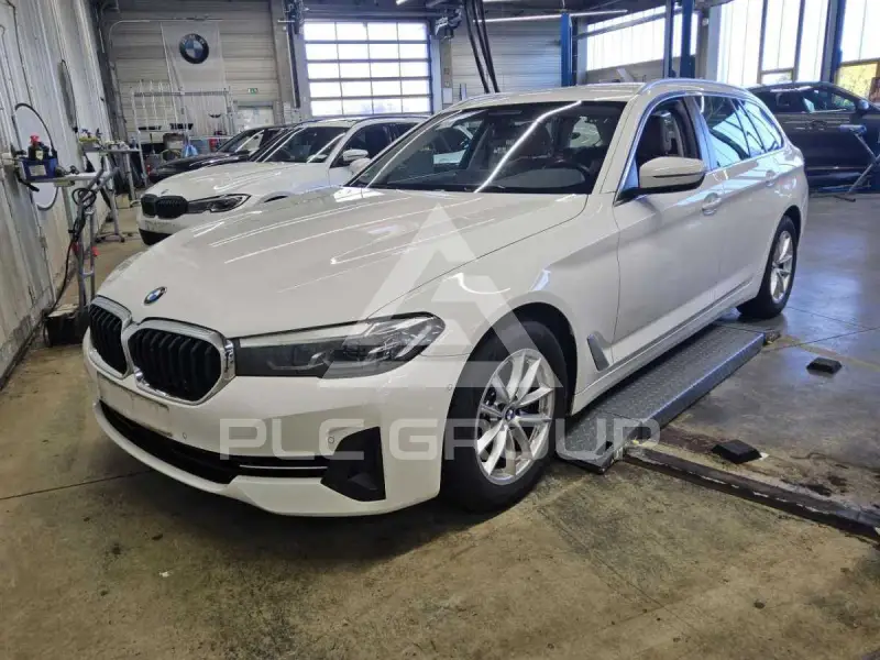 2022 BMW 520