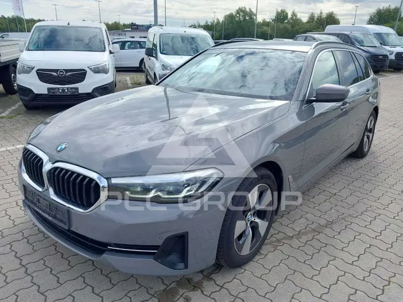 2022 BMW 520