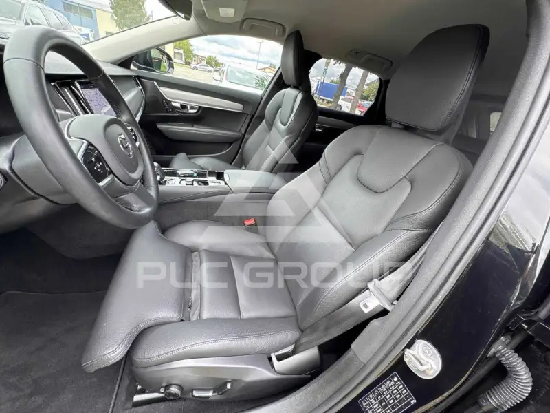 2022 Volvo V90