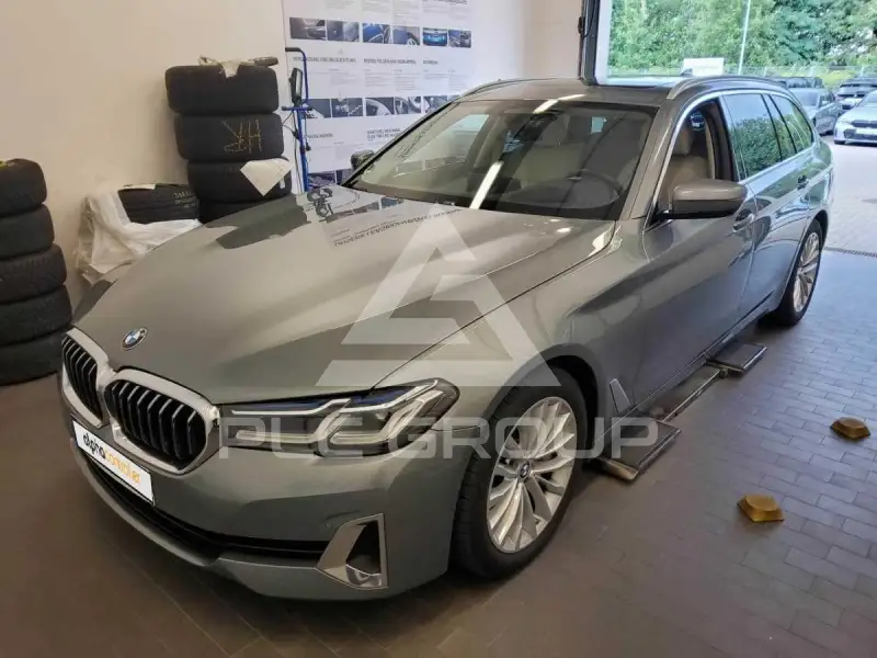 2023 BMW 530