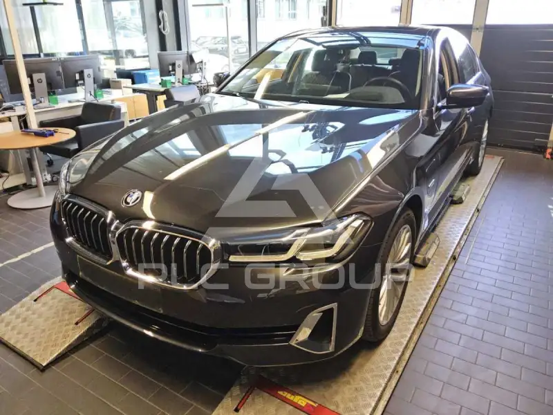 2023 BMW 530