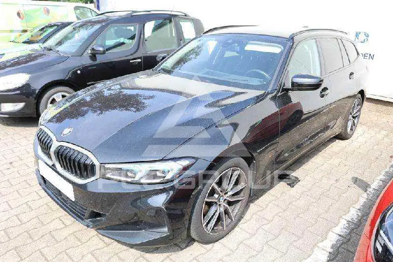 2023 BMW 320
