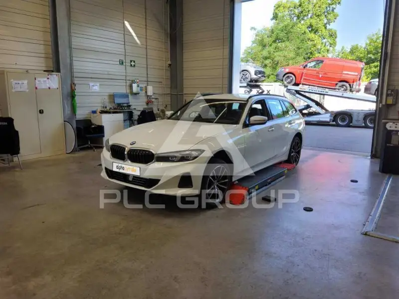 2023 BMW 320