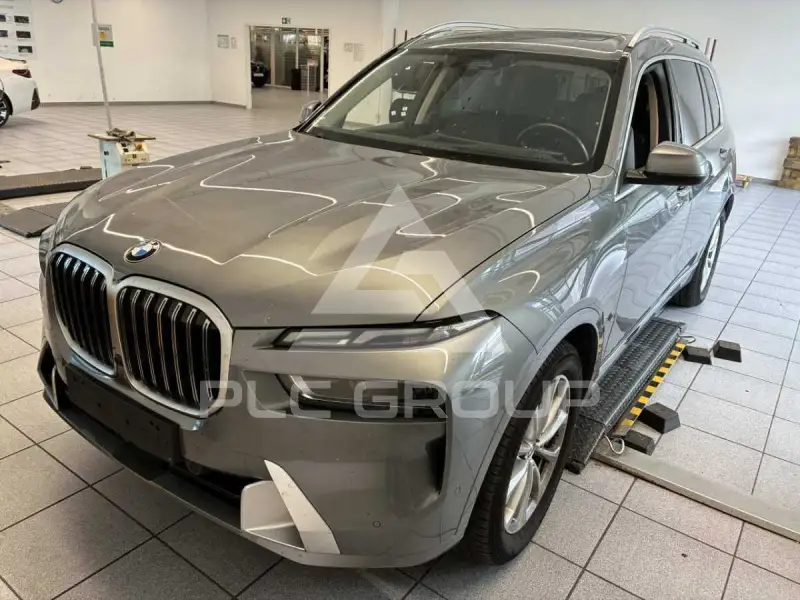 2023 BMW X7